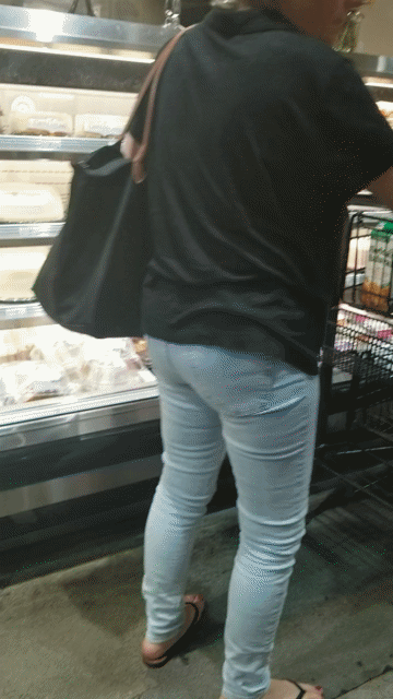 Kısa tatilde düzgün hatlı, dolgun göğüslü çıplak nine gifleri